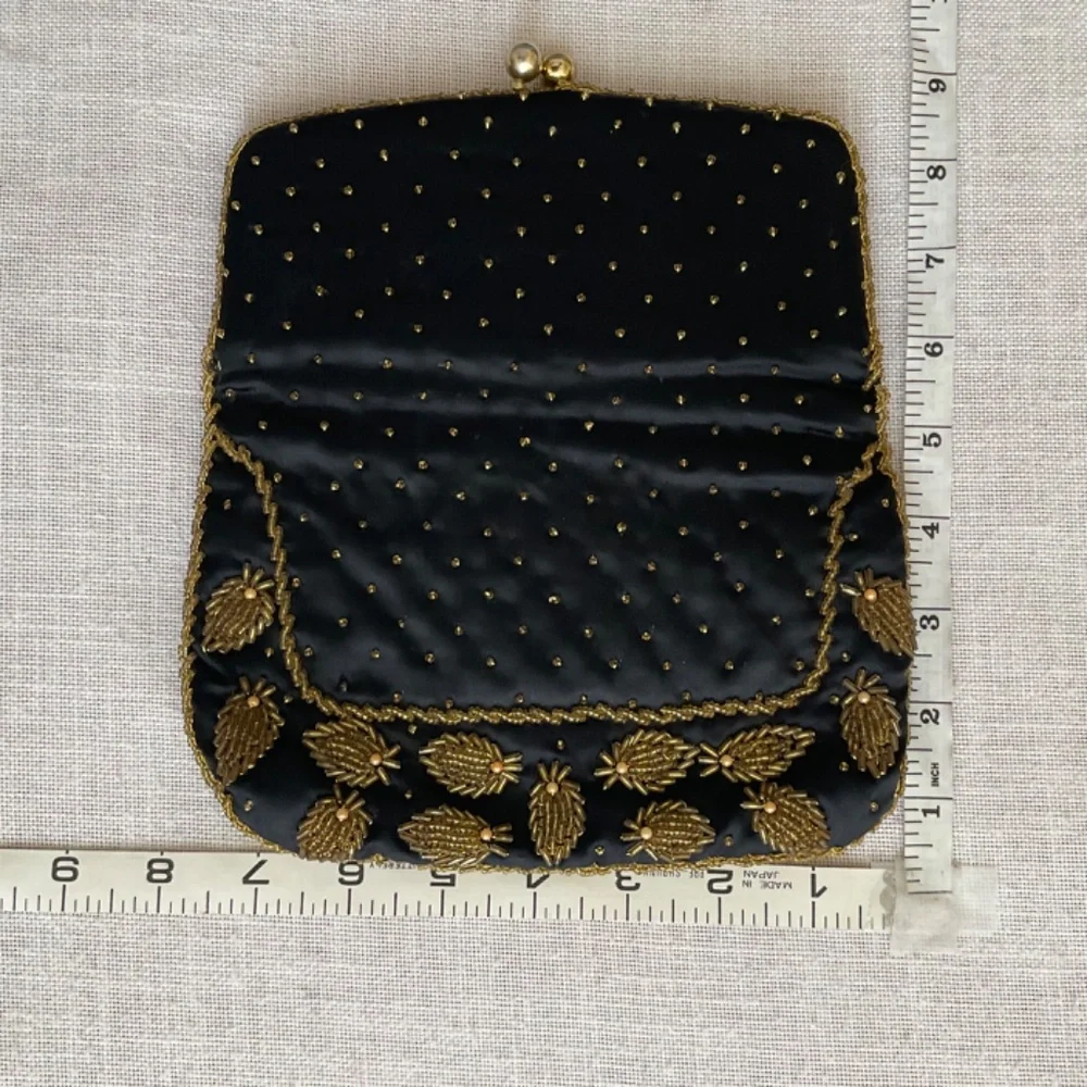 •Vintage  70s Handcrafted Black Silk Pineapple Shaped Beading Purse Clutch